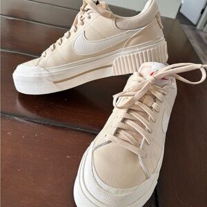 Nike Women's Court Legacy Lift